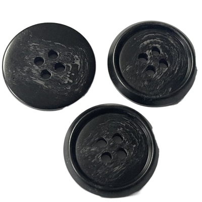 4つの穴のコートの上着類のための縁の使用を用いる模造擬似角製ボタン25mm