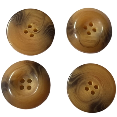 19mm 4つの穴のブラウンのプラスチック ボタンのあたりのプラスチック コート ボタンの角の効果